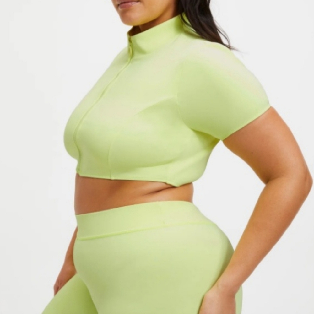 NWT Good American Compression Rash Guard Cropped Key Lime